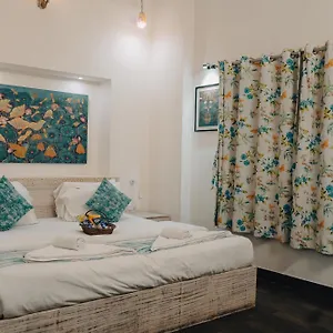 Couette-café Safarnama - A Boutique ***